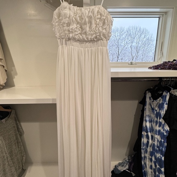 Aidan Mattox Dresses & Skirts - Elegant White Maxi Dress